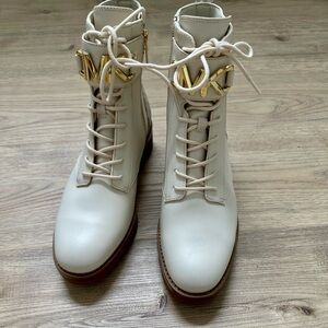 Michael Kors Ivory combat  Boots size 8.5 M